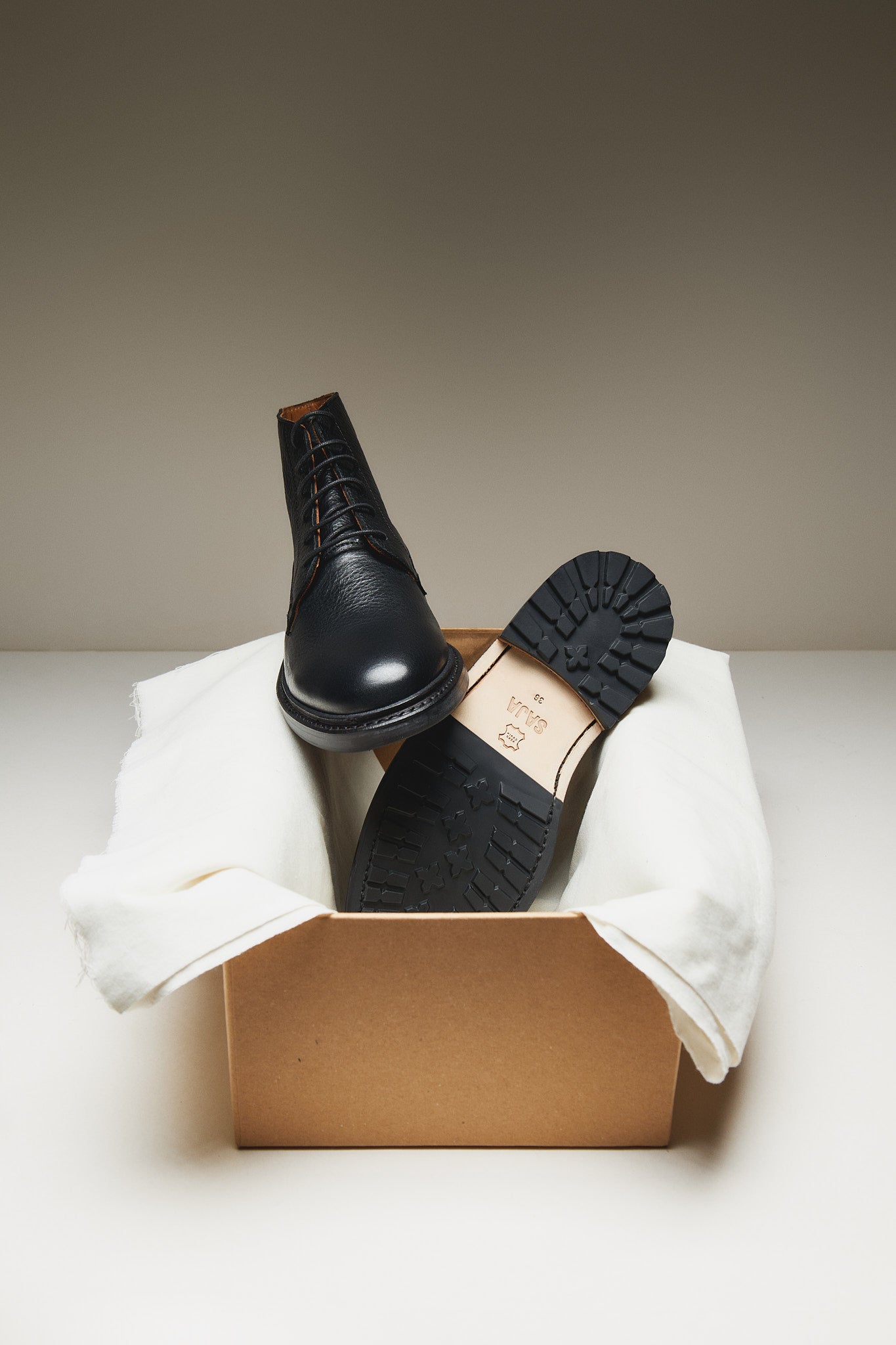 Chukka Boots - Black Grained Leather